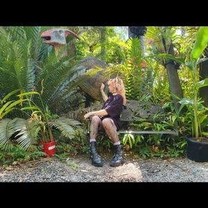 Meet your Posher, Em